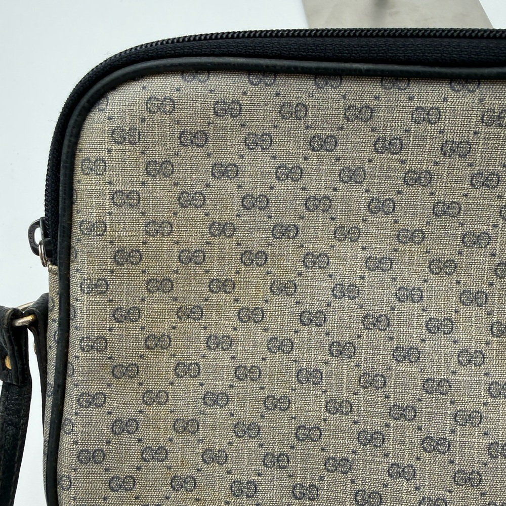 Gucci Gray Monogram Crossbody with Navy Trim - Picture 5 of 13